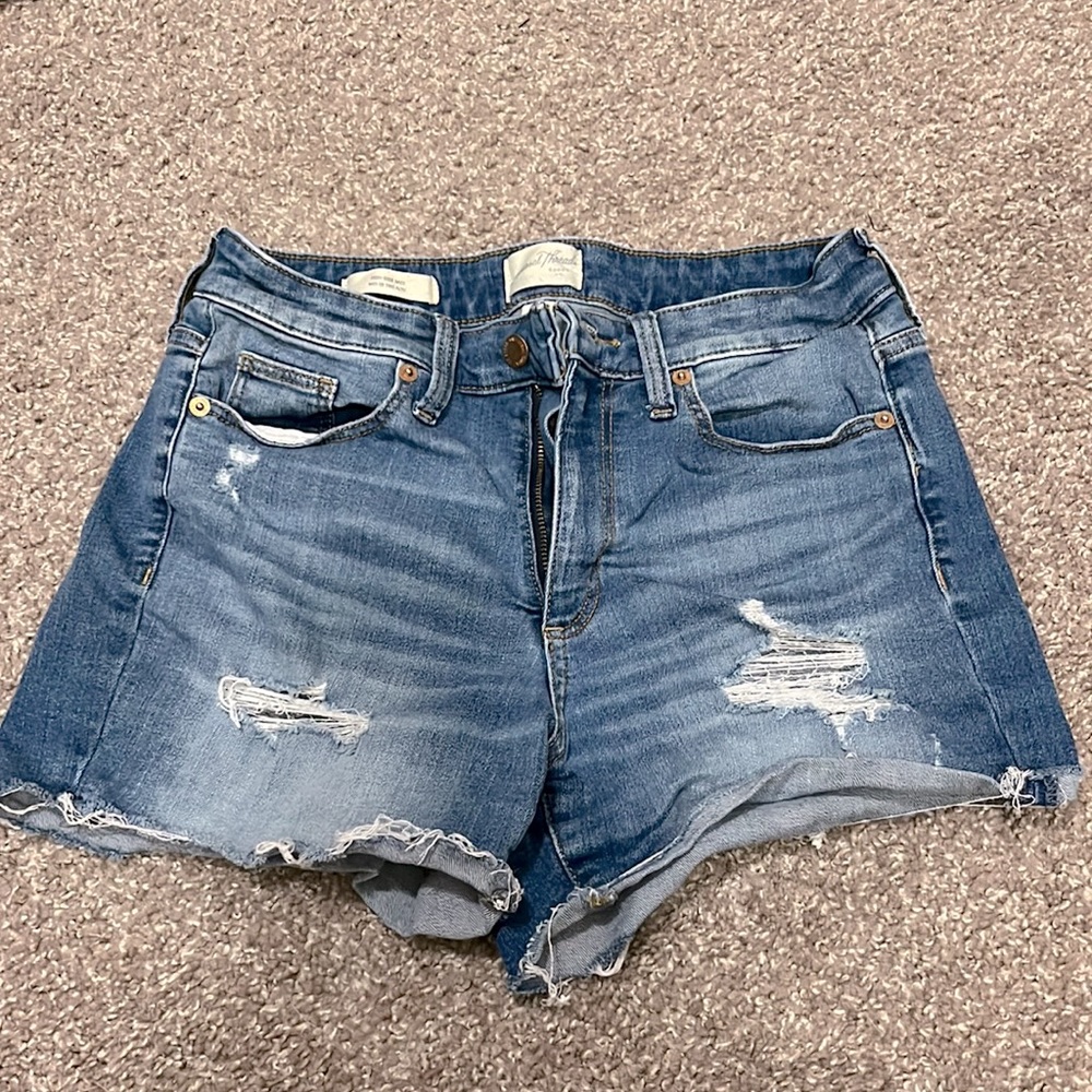 Universal thread high rise stretchy distressed denim shorts